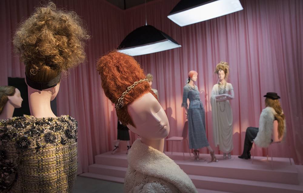 01/11/2016. London, UK. A display of mannequins at the 'Hair by Sam McKnight' exhibition at Somerset House highlights his work for Chanel. The show, which runs from 2nd November, 2016 to 12th March, 2017, celebrates the career of fashion's favourite hair stylist. Photo credit: Peter Macdiarmid